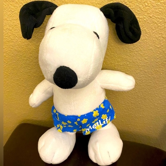 Snoopy Stuffed animal Plush with MetLife shorts - Picture 1 of 7